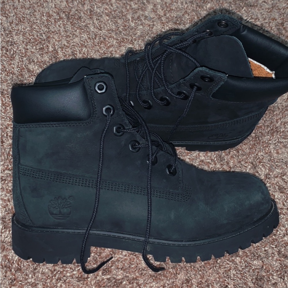 Black Timbs Kids size 5 women 7.5
